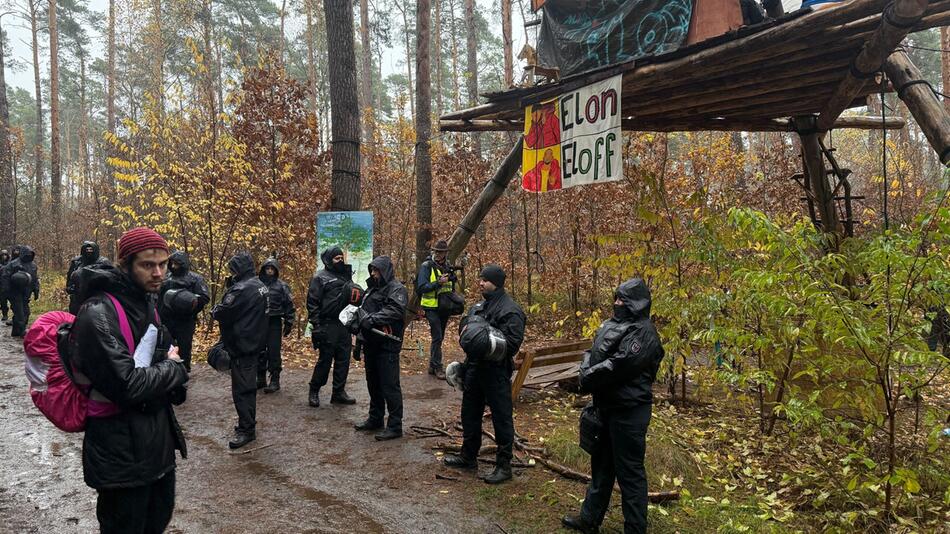 Polizei-Einsatz im Tesla-Protestcamp in Grünheide