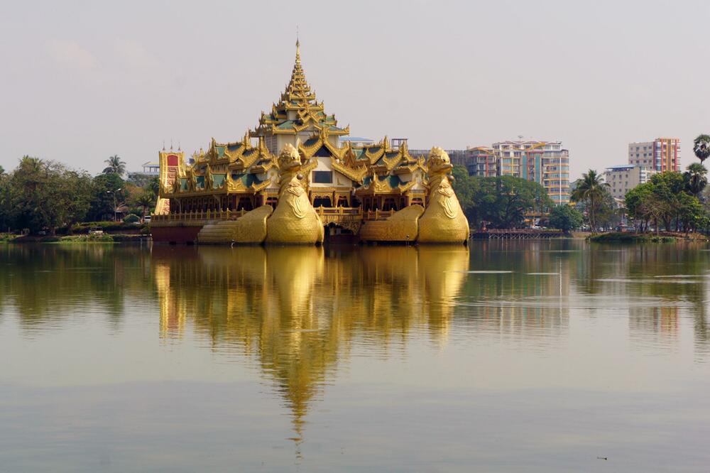 Kandawgyi-See in Yangon, Myanmar