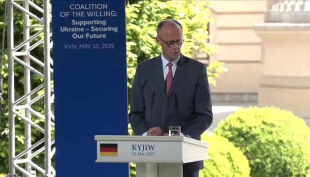 Ukraine: Bundeskanzler Merz zeigt sich bewegt: "Wir stehen fest und bleiben fest an der Seite ...