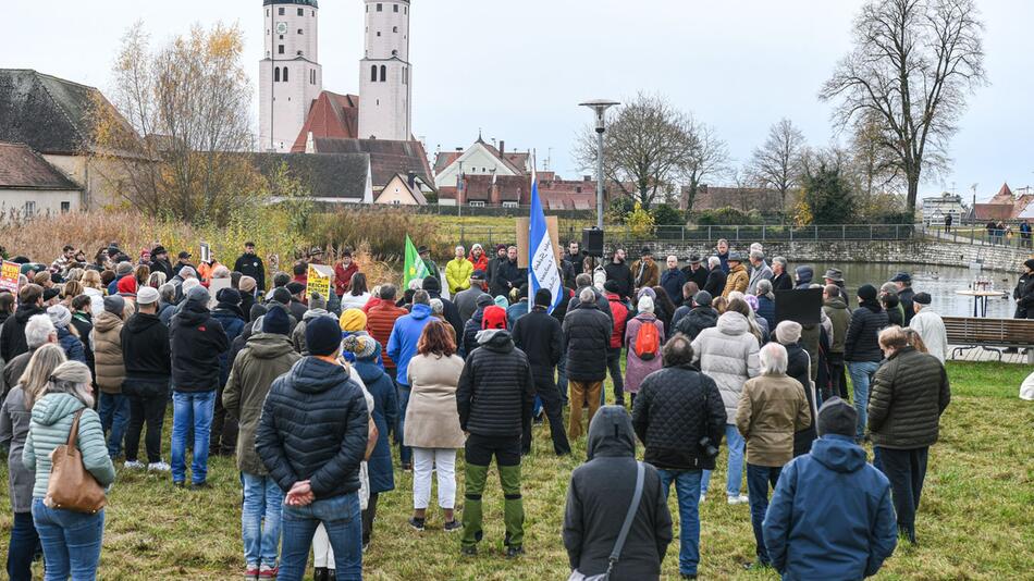 Demonstration gegen Treffen von "Reichsbürgern" in Schwaben