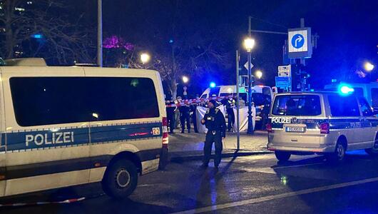 Mann am Holocaust-Denkmal in Berlin schwer verletzt