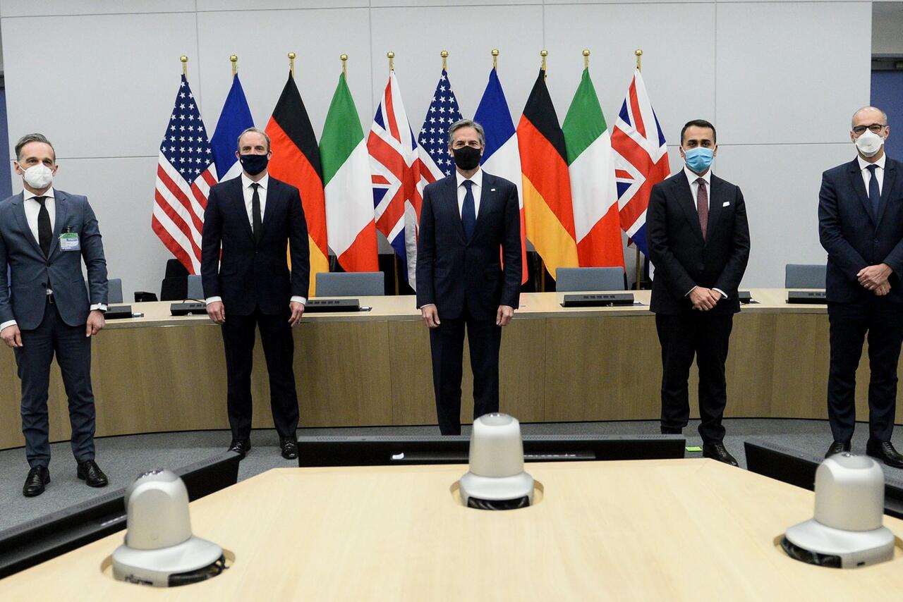 Bild zu Außen- und Verteidigungsminister der Nato-Staaten in Brüssel