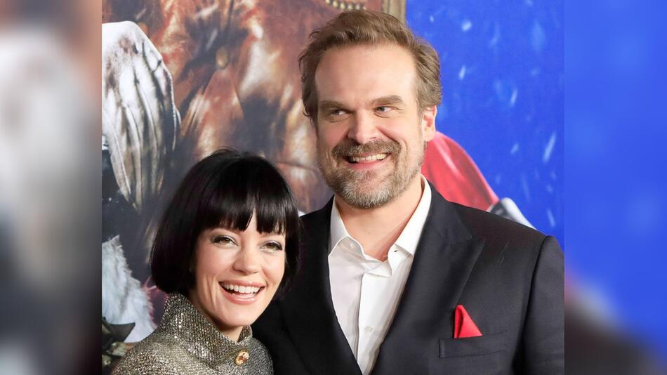 Lily Allen und David Harbour sind seit 2019 ein Paar und seit 2020 miteinander verheiratet.