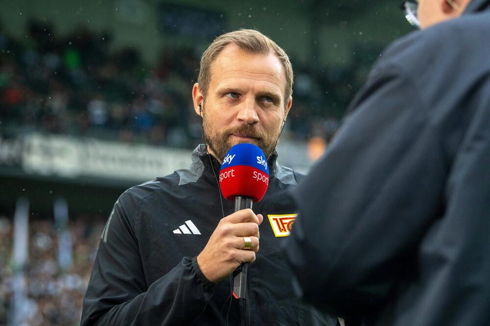 Wirkte vor dem Anpfiff bei Borussia Mönchengladbach am TV-Mikrofon fokussiert: Union-Trainer Bo ...