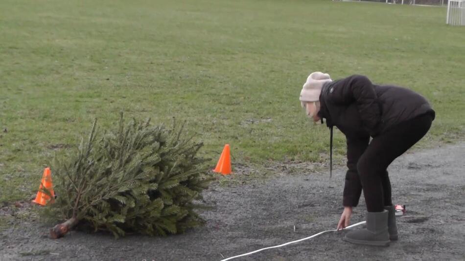 Wettbewerb in Minden: Wenn Weihnachtsbäume fliegen lernen