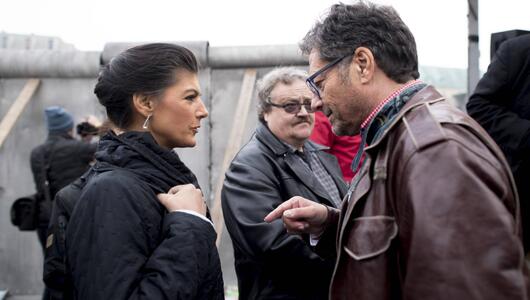 Wagenknecht und Dehm auf einer Demo