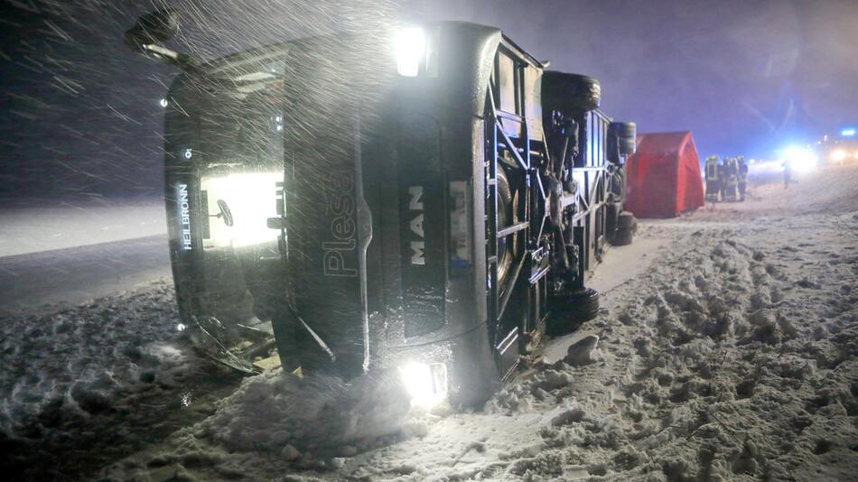 Gust of wind topples over bus - eight injured