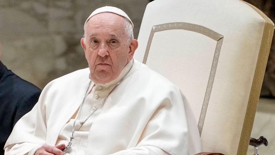 Vatikan: Papst nach Operation auf dem Weg der Besserung