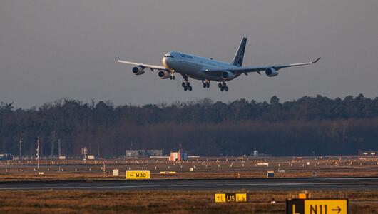Iran-Krieg - Erster Evakuierungsflug aus Oman