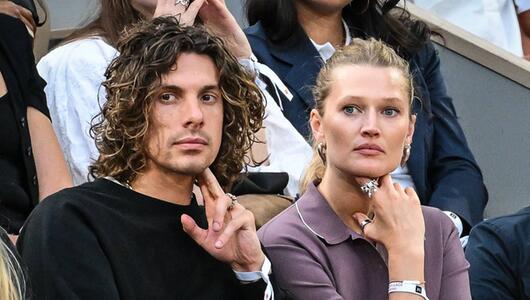 Toni Garrn und Charly Steeb verfolgten das Achtelfinal-Match der French Open gespannt.