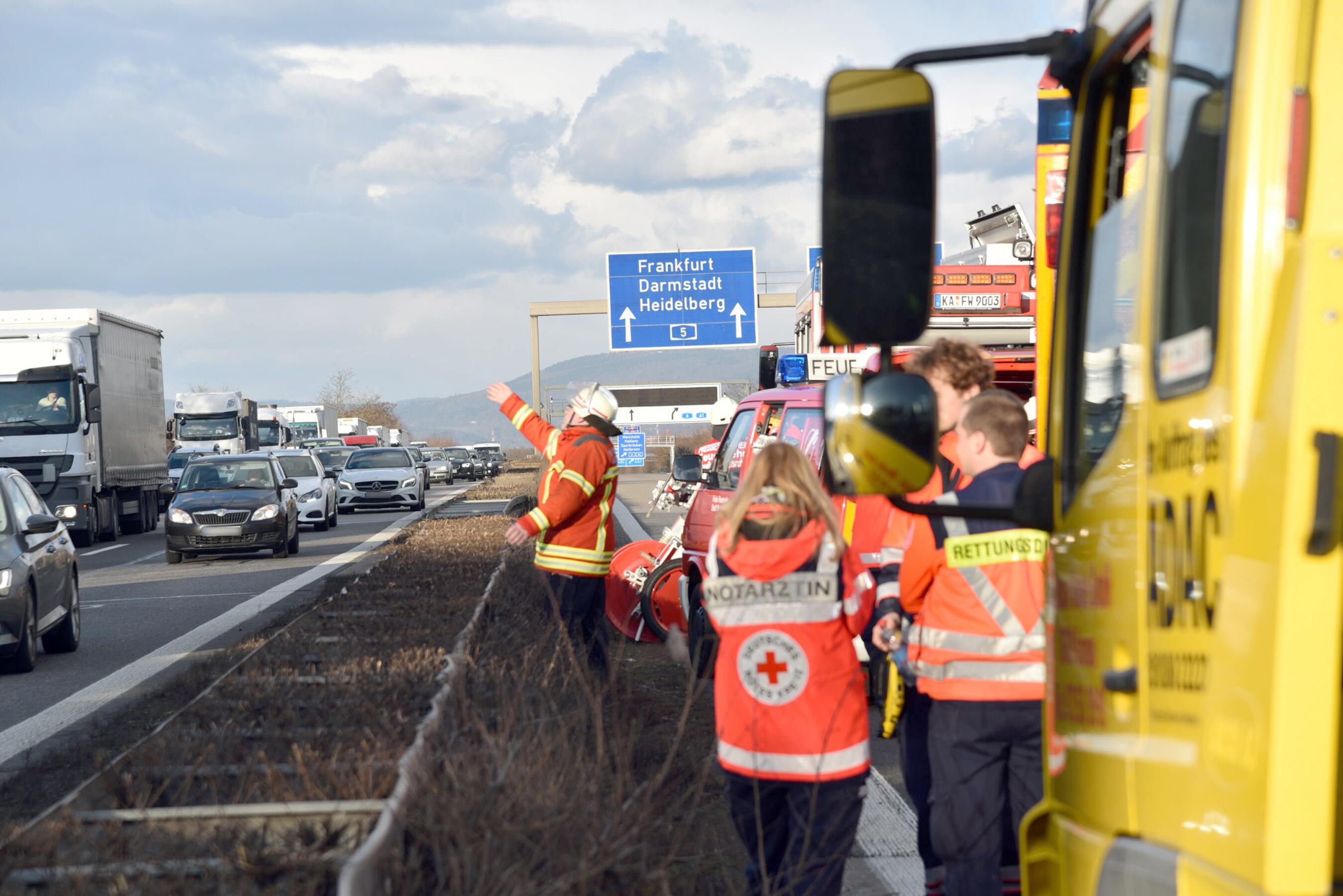 49++ Unfall a5 heute bilder , Unfall auf A5 bei Heidelberg Lkw rast in zwei Pkw mehrere Tote WEB.DE