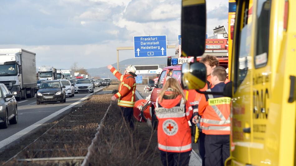 Schwerer Verkehrsunfall auf der A5 bei St. Leon-Rot