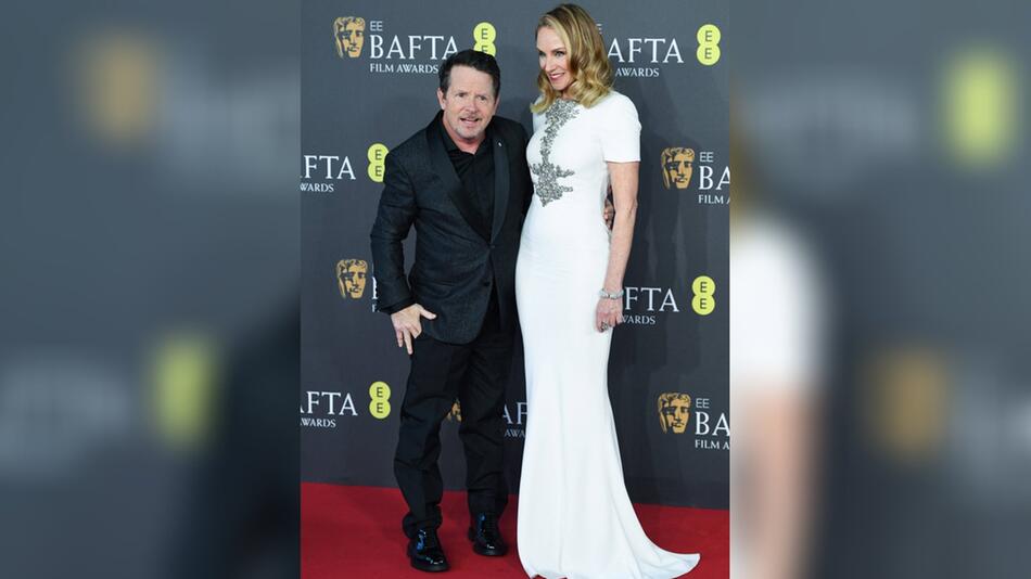 Michael J. Fox lief mit Ehefrau Tracy Pollan über den roten Teppich der BAFTAs 2024.