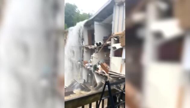 Überschwemmung in West Virginia: Wasserfall statt Wohngebäude