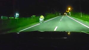 Im Schneckentempo auf dem Motorrad: Mann flieht vor Polizeikontrolle mit 24 km/h