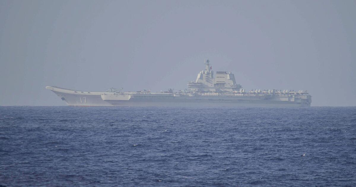 The Chinese aircraft carrier passed through the Taiwan Strait