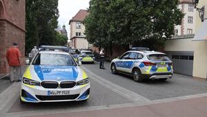 Aschaffenburg: Mann mit Messer gesichtet - Polizei-Großaufgebot an Schule