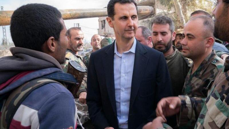 Assad besucht Truppen