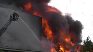 Großbrand in Karstädt: Haferflocken-Fabrik steht in Flammen