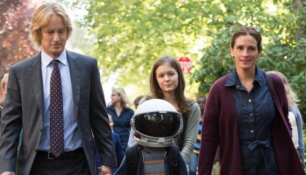 "Wunder": Nate (Owen Wilson, l.) Auggie (Jacob Tremblay, M.) und Isabel (Julia Roberts).