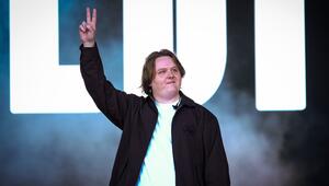 Lewis Capaldi meldete sich auf dem Glastonbury Festival zurück.