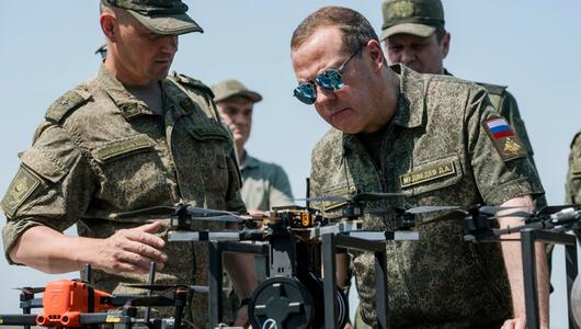 Ukrainekrieg - Medwedew besucht Truppe