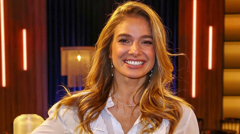 Lola Weippert: "Tôi đang trong một mối quan hệ" | WEB.DE