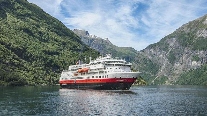 Hurtigruten-Schiff