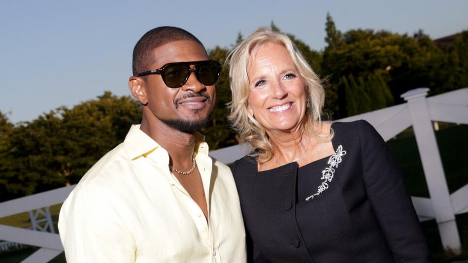 Ein ungewöhnliches Bild: Usher und Jill Biden bei der Fashionshow von Ralph Lauren.