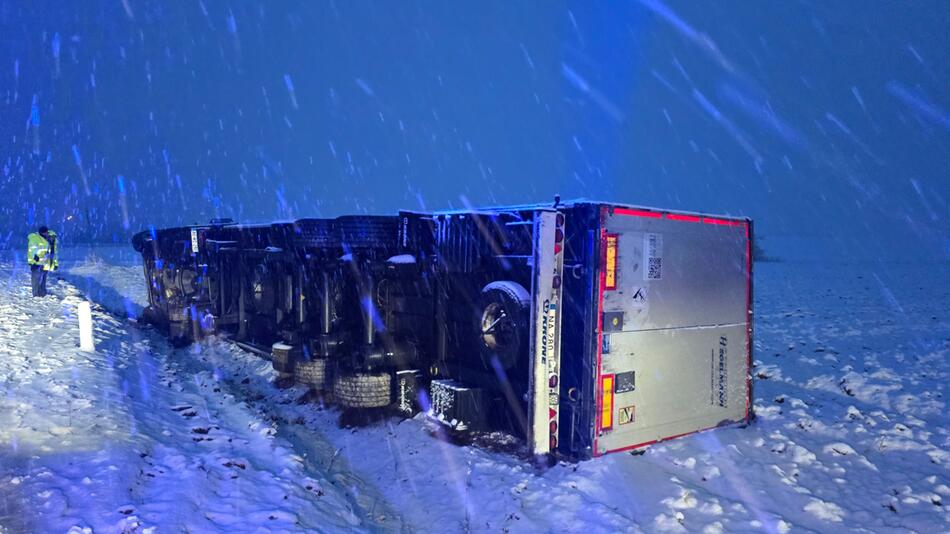 Mehrere Unfälle wegen Schnee und Glätte