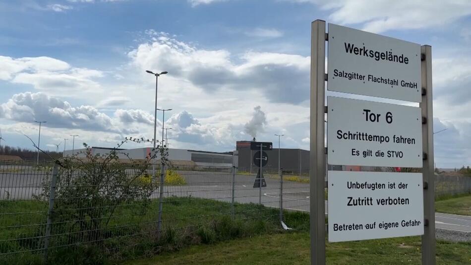 Salzgitter: Kleinflugzeug stürzt auf Werksgelände - zwei Tote