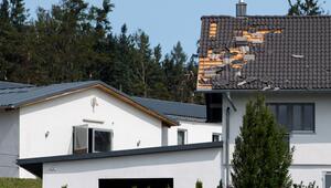 Sturmschäden an einem Hausdach