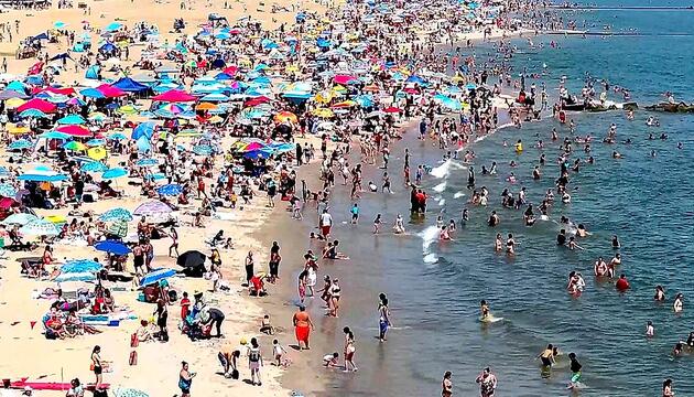 Hitzewelle im Big Apple: New Yorker stürmen die Strände