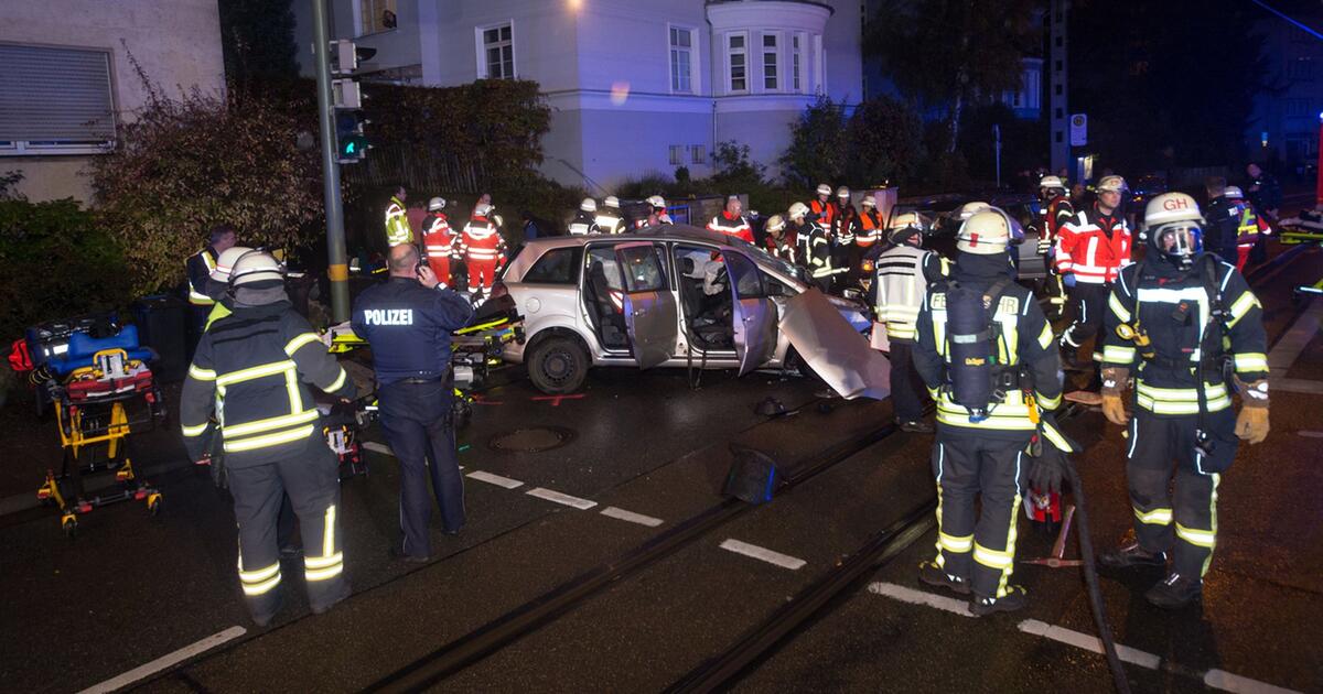 Bielefeld: Familie Verunglückt Nach Hochzeit - Zwei Tote Und Sechs ...