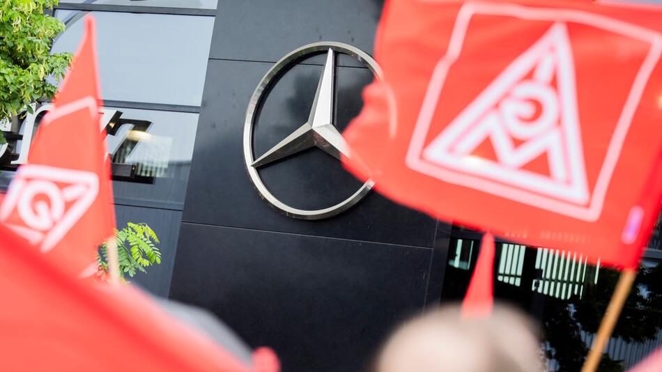 Protest gegen Verkauf von Mercedes-Autohäusern - Berlin