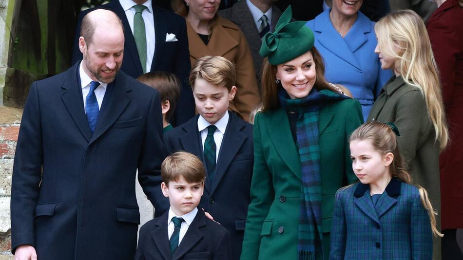 Beim traditionellen Weihnachtsgottesdienst waren Prinz William und Prinzessin Kate mit allen ...