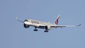 In einem Flugzeug der Fluglinie Qatar Airways kam es zu einem tragischen Vorfall.