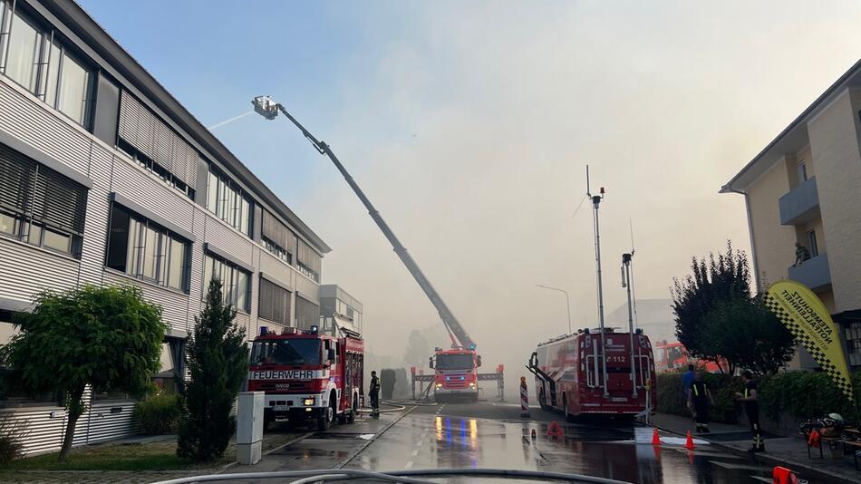 Schaden in Millionenhöhe bei Brand in Lagerhalle