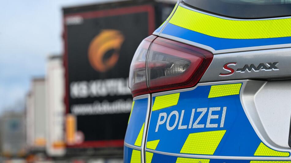 Sachsen-Anhalts Polizei kontrolliert Lastwagen und Busse