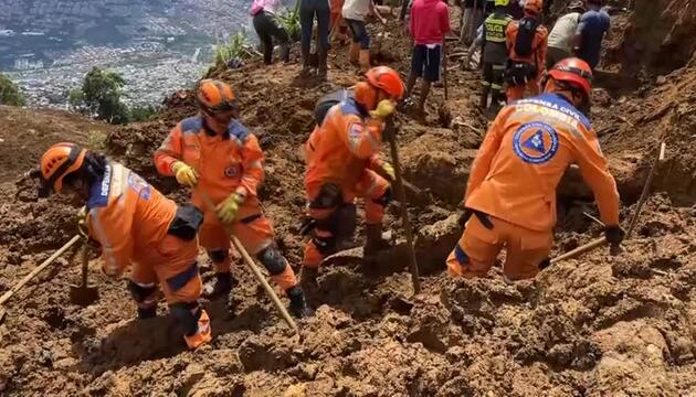 Rettungskräfte suchen nach Erdrutsch weiter nach Überlebenden