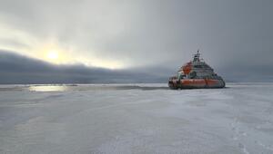 Forschungsschiff "Tara Polar Station" in der Arktis