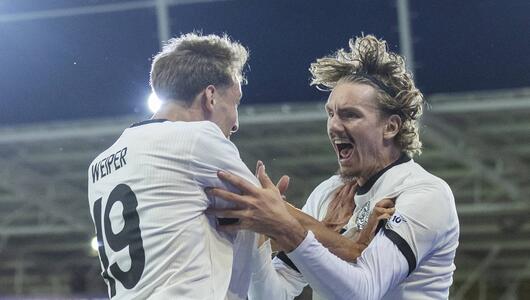 Nelson Weiper (L) und Nick Woltemade (R) schießen Deutschlands U21 früh in Front.