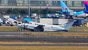Dramatische Notlandung in Birmingham: Flugzeug setzt auf Bauch auf