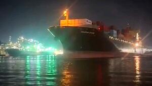 Im Hafen kollidiert: Containerschiff erfasst Lastkähne in Brasilien