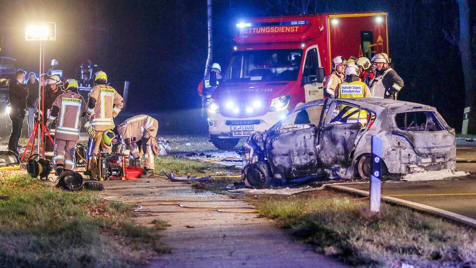 Unfall mit fünf Toten in Stolberg - Fahrer wich Radaranlage aus