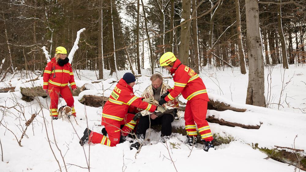 Das Rettungs-Team bei der Arbeit.