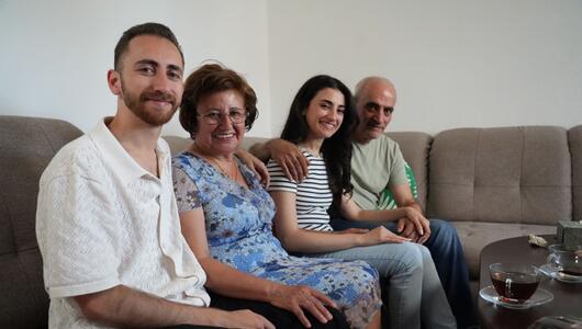 Zehn Jahre nach "Wir schaffen das" - Syrische Familie in Berlin