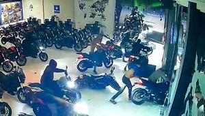 Pannen-Einbruch: Diebesbande sorgt für Chaos im Motorradladen