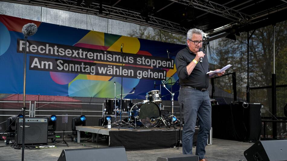 Jens-Christian Wagner spricht auf einer Demonstration