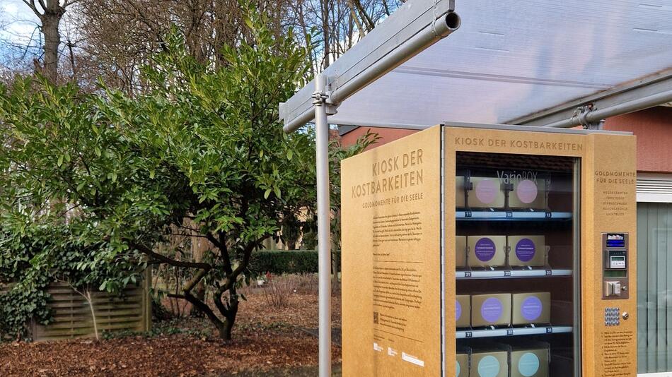 Berlin - Ein Kiosk auf dem Friedhof soll Trauernden helfen